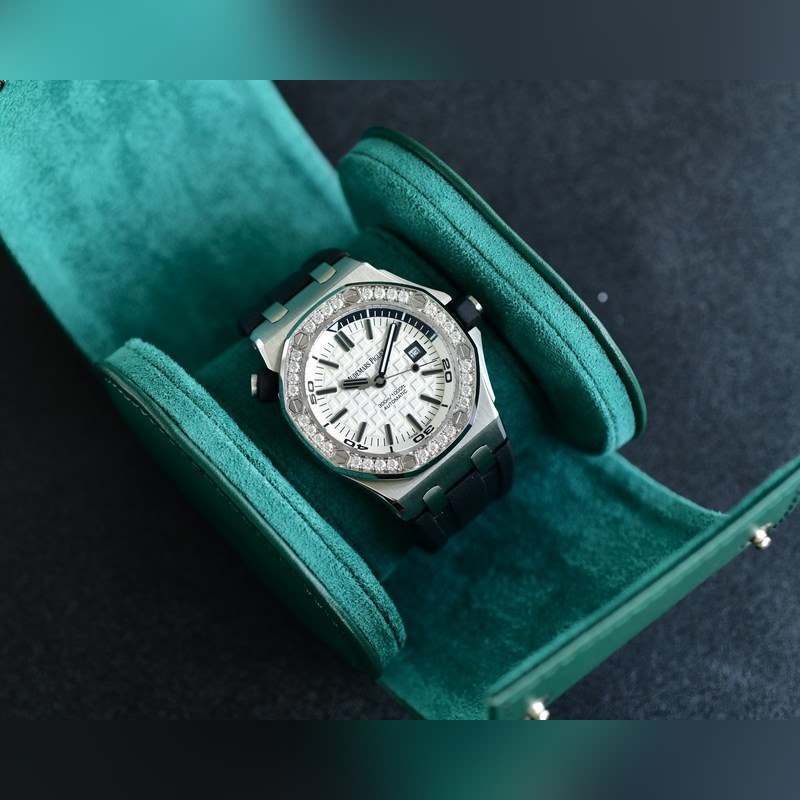Audemars Piguet Royal Oak 15710 Quality Timepiece with Essential Features-2