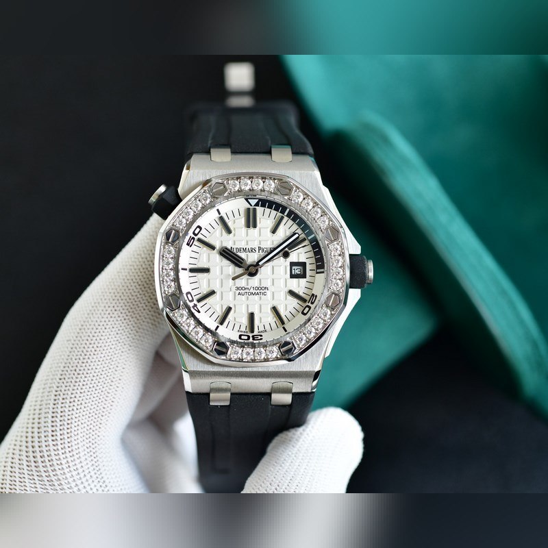 Audemars Piguet Royal Oak 15710 Quality Timepiece with Essential Features-3