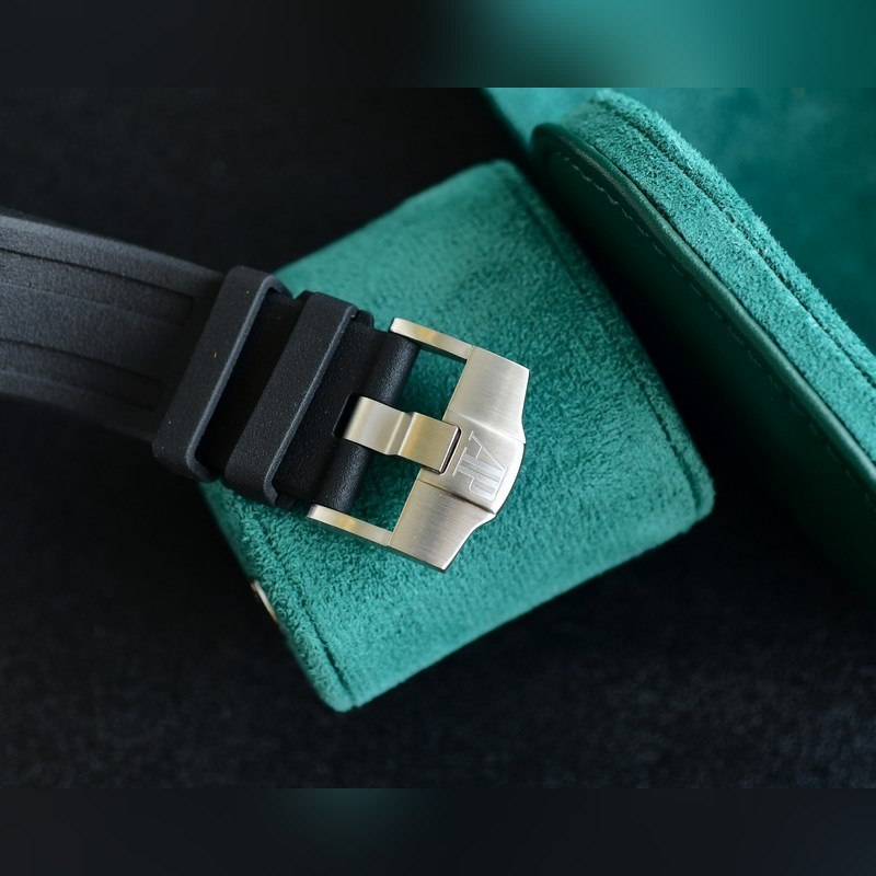 Audemars Piguet Royal Oak 15710 Quality Timepiece with Essential Features-7