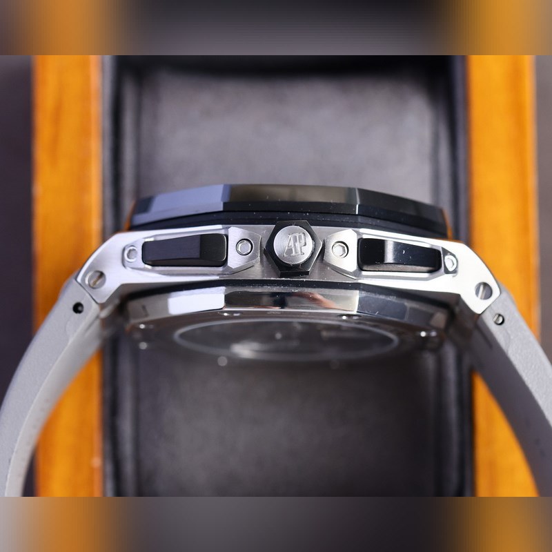 Audemars Piguet Royal Oak Offshore Limited Multifunction Chronograph with Ceramic Bezel-5