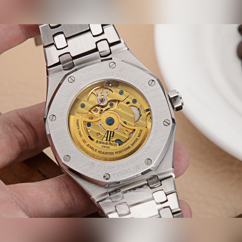 AP Royal Oak Men's Replica Watch Luxury Timepiece with Key Features-5
