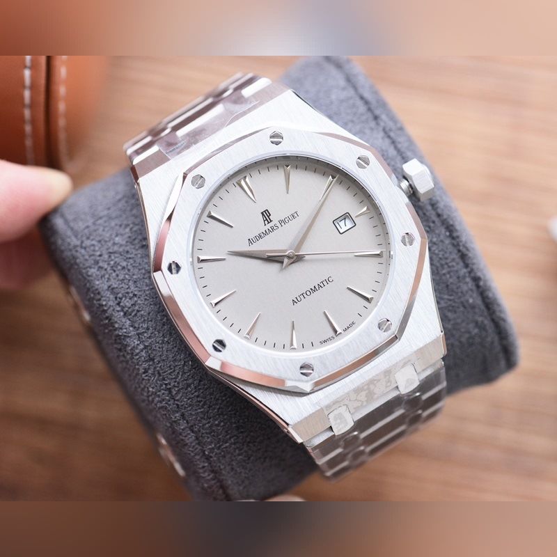 Audemars Piguet AP Royal Oak Replica Watch Luxury Swiss Timepiece-4