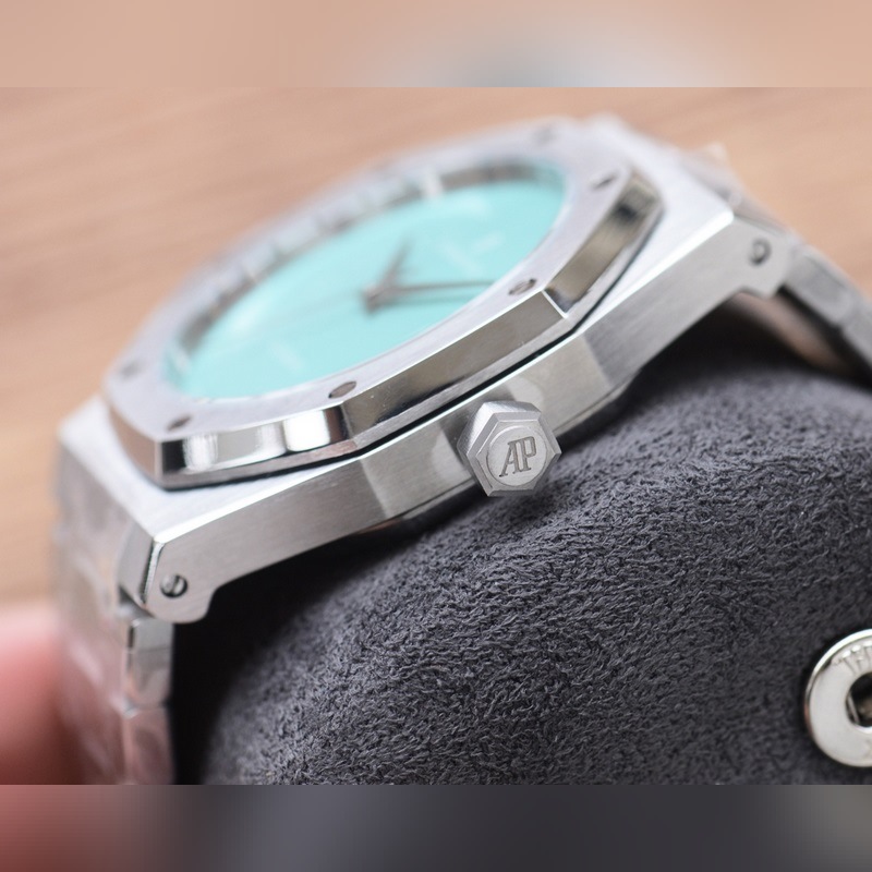 Audemars Piguet AP Royal Oak Replica Watch Luxury Timepiece Quality-6