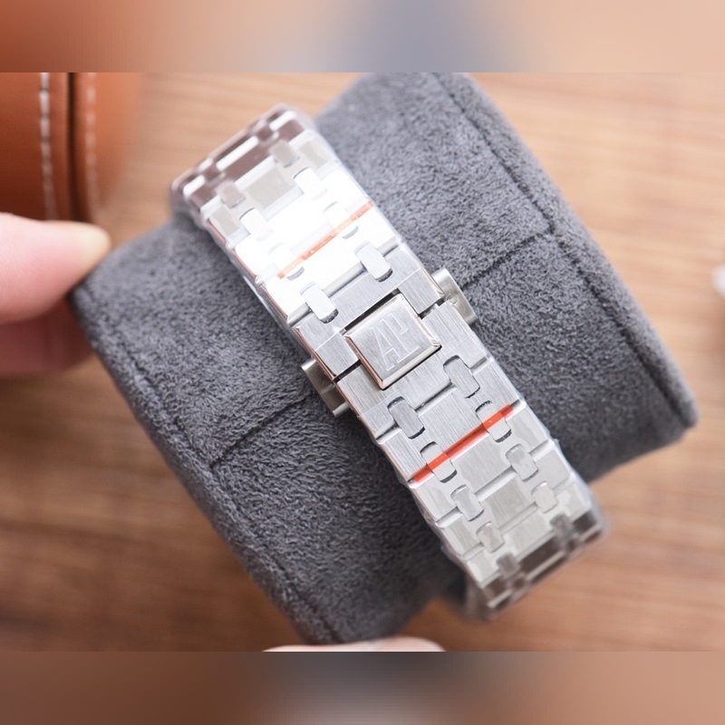 Audemars Piguet AP Royal Oak Replica Watch Luxury Timepiece Quality-8