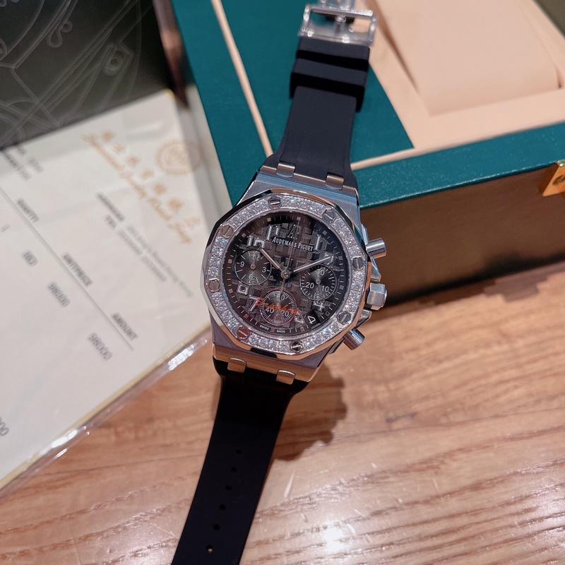 AP Royal Oak Series Diamond-Set Steel Replica Watch with Octagonal Design-3