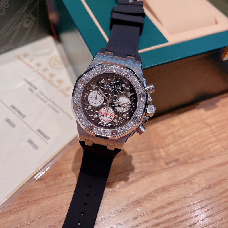 AP Royal Oak Series Diamond-Set Steel Replica Watch with Octagonal Design-4