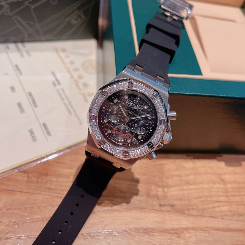 AP Royal Oak Series Diamond-Set Steel Replica Watch with Octagonal Design-5