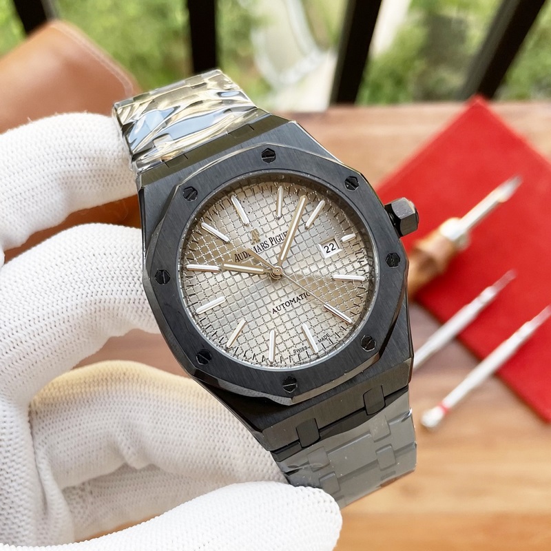 AP Royal Oak High-End Timepiece with Superior Craftsmanship-3