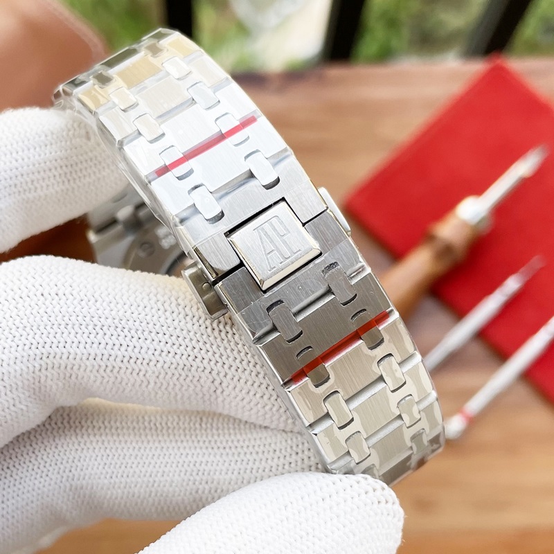 AP Royal Oak Three-Hand High-Quality Luxury Replica Watch Unveiled-7