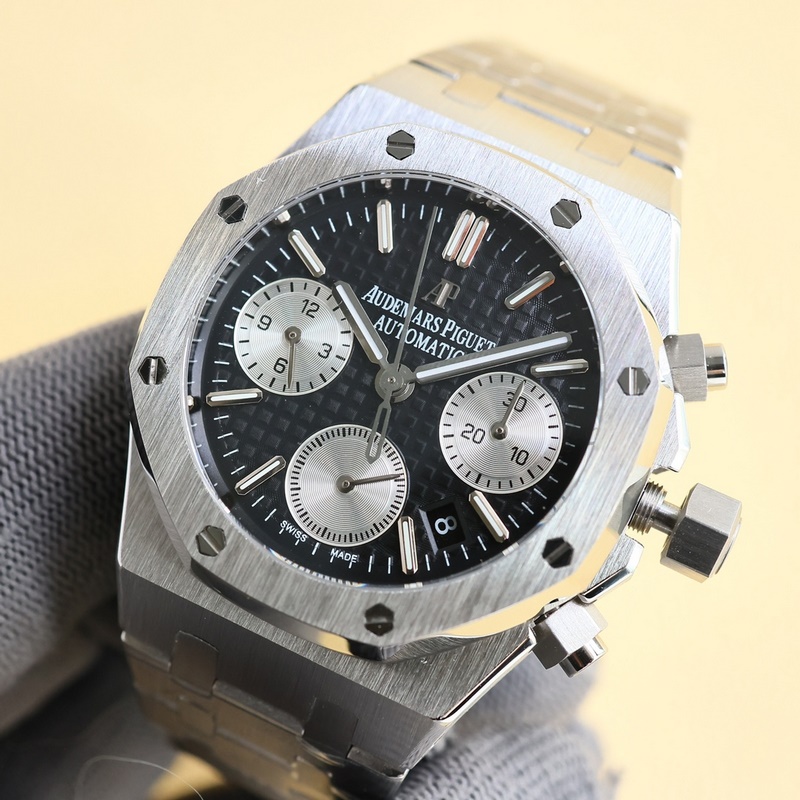 Audemars Piguet Royal Oak 26715B GV1 Luxury Timepiece-2