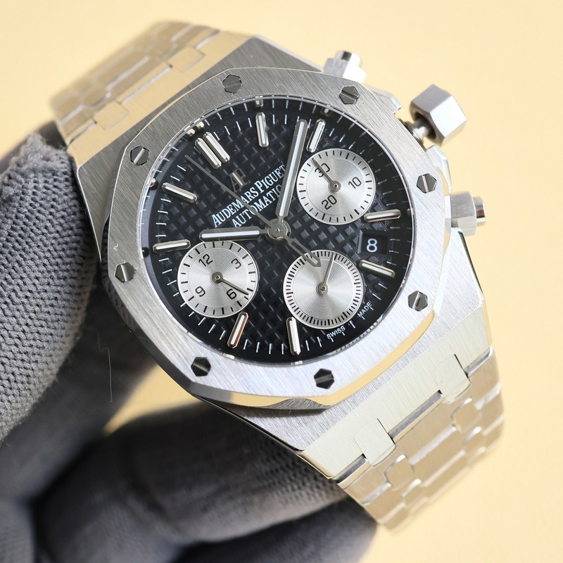 Audemars Piguet Royal Oak 26715B GV1 Luxury Timepiece-3
