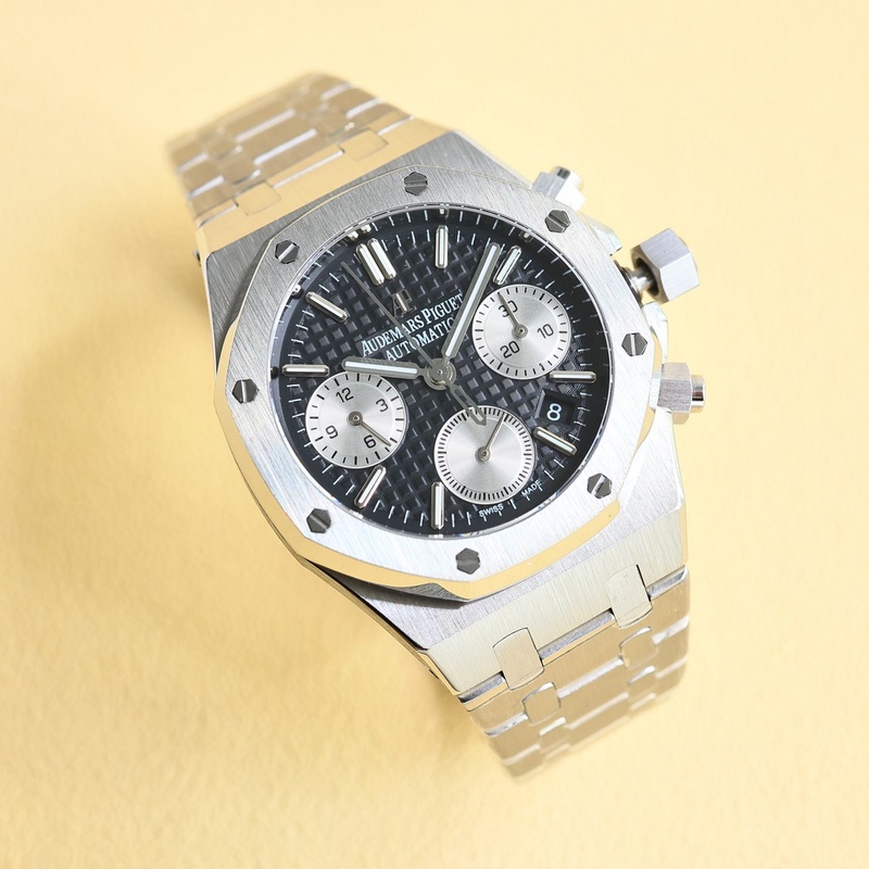 Audemars Piguet Royal Oak 26715B GV1 Luxury Timepiece-4