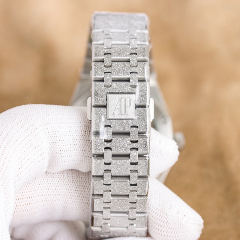 Audemars Piguet Royal Oak 15500V2 Enhanced Design with Optimized Movement-4