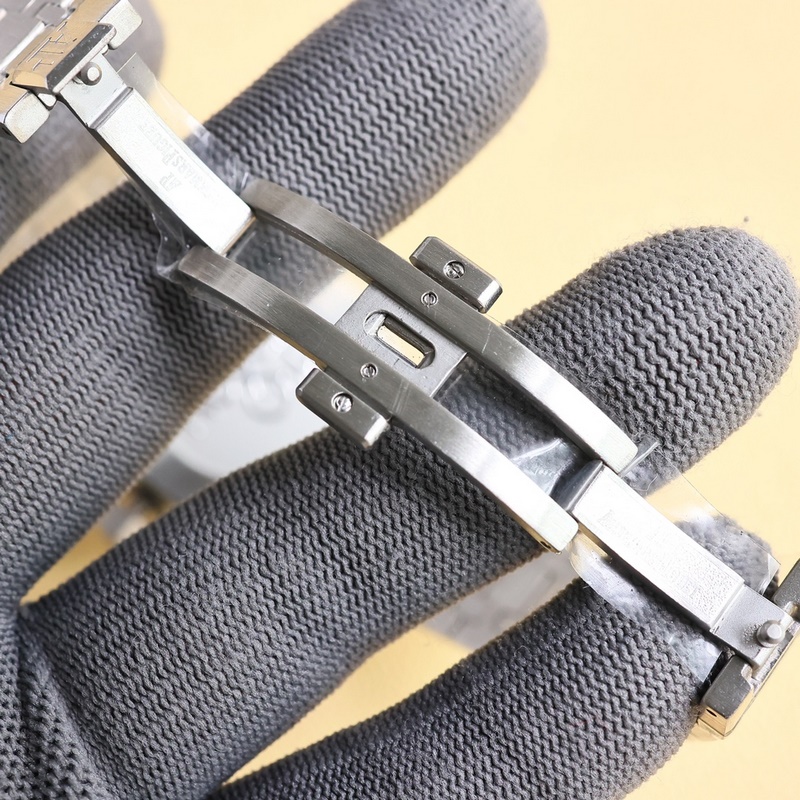 Audemars Piguet Royal Oak 26715BC.ZZ.1 Luxury Replica Watch-6