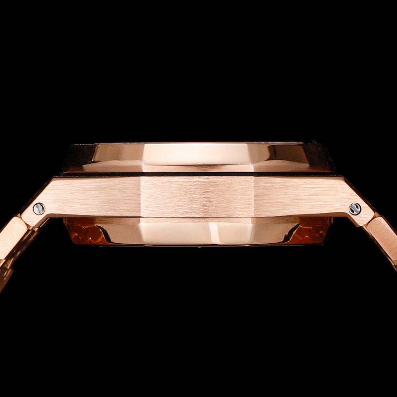 Audemars Piguet Royal Oak 26715BC.ZZ.1 Luxury Timepiece-6