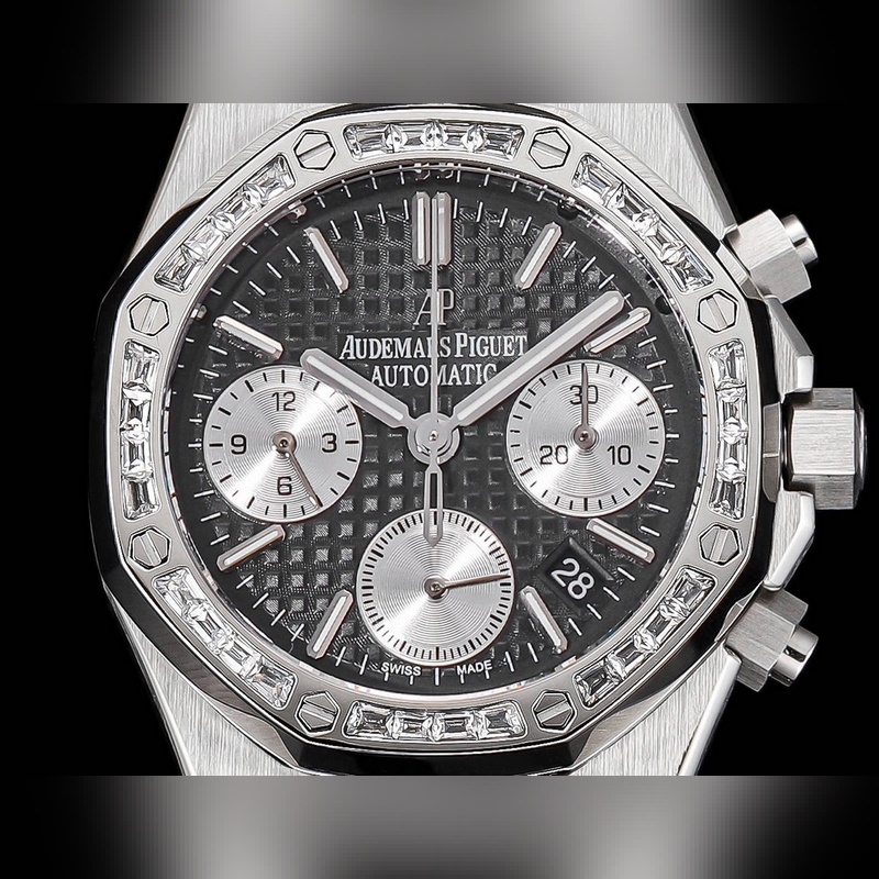 Audemars Piguet Royal Oak 26715BC.ZZ.1 Luxury Timepiece-3