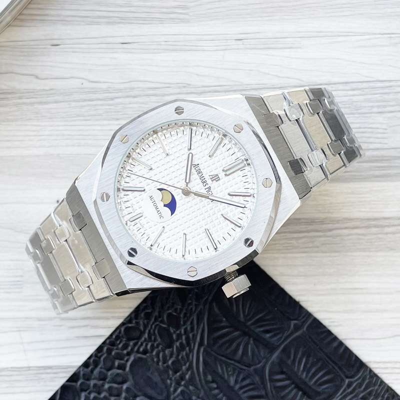 Audemars Piguet Royal Oak 45mm Replica Watch with Coated Glass and AP Logo-5
