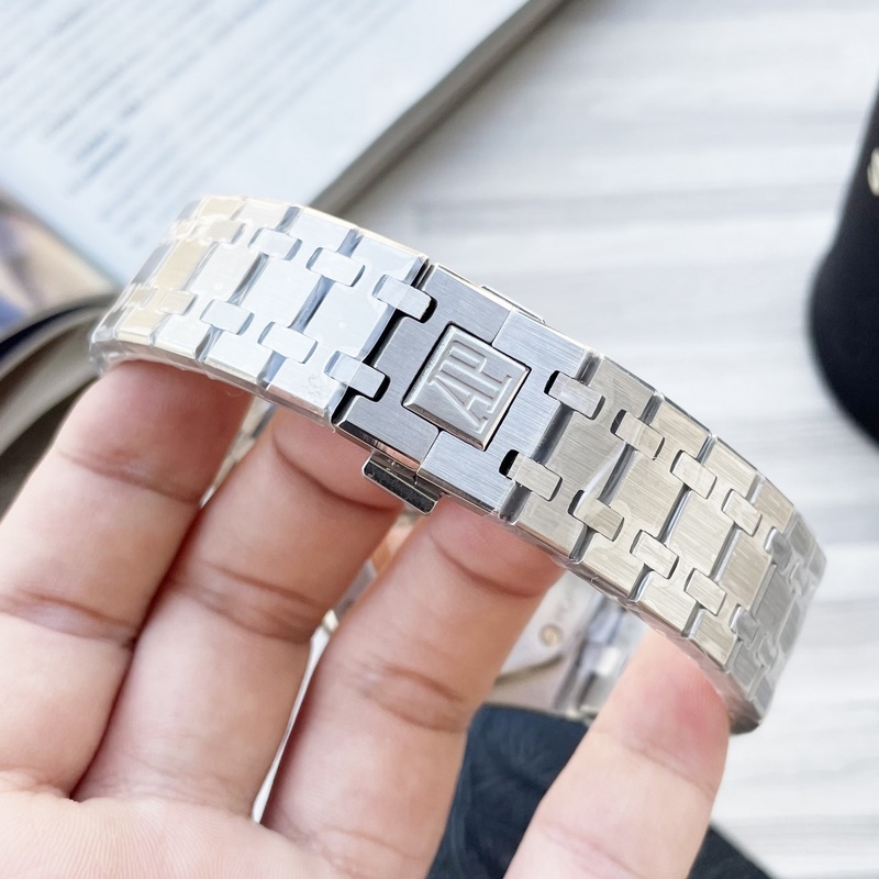 Audemars Piguet Royal Oak 45mm Replica Watch with Coated Glass and AP Logo-8