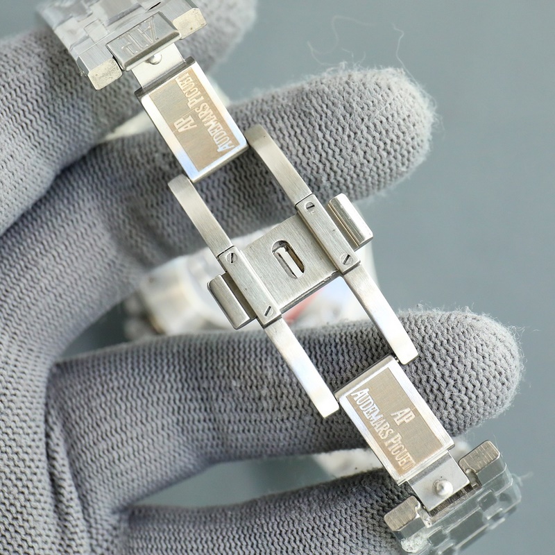 Audemars Piguet Royal Oak 42mm Sapphire Glass Replica Watch-8