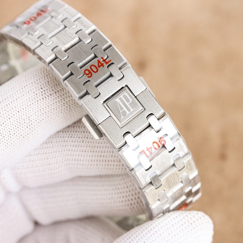 Audemars Piguet Royal Oak 15510V2 Enhanced Movement Design and Quality-8