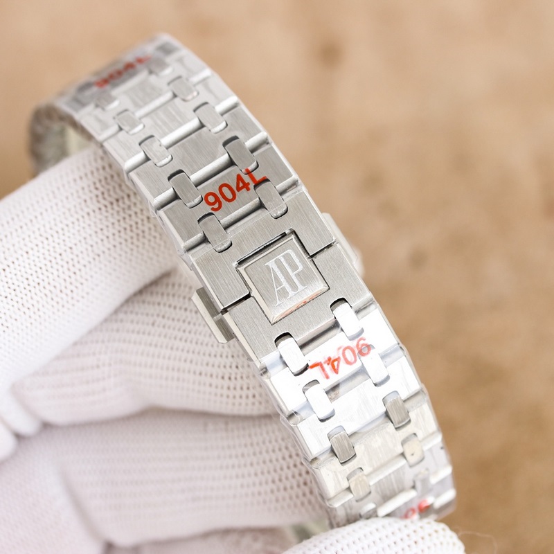 Audemars Piguet Royal Oak 15510V2 Enhanced Design with Refined Movement-8