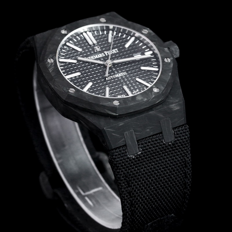 INA AP Royal Oak Comfort and Practicality in Luxury Timepieces-4