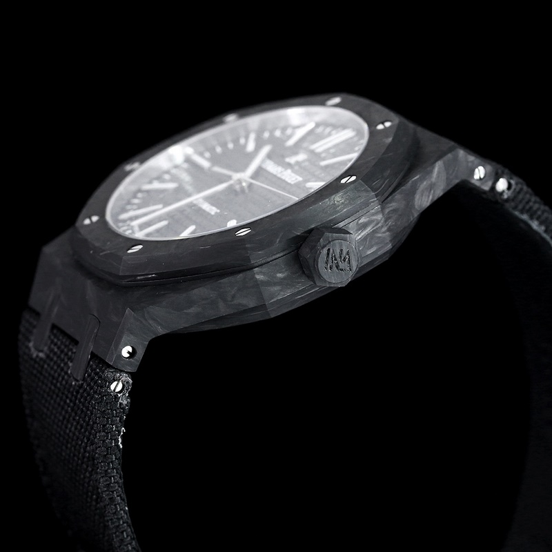 INA AP Royal Oak Comfort and Practicality in Luxury Timepieces-5