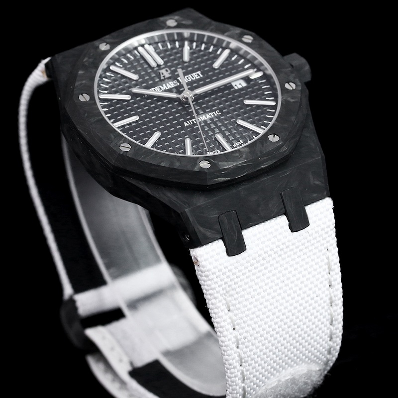 INA AP Royal Oak Emphasizing Comfort and Practicality in High-End Replica Watch-5