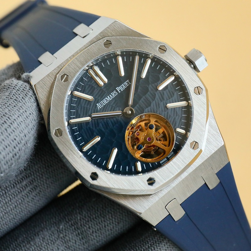 Audemars Piguet Royal Oak 2025 with Imported Silicone Strap for Enhanced Comfort-4