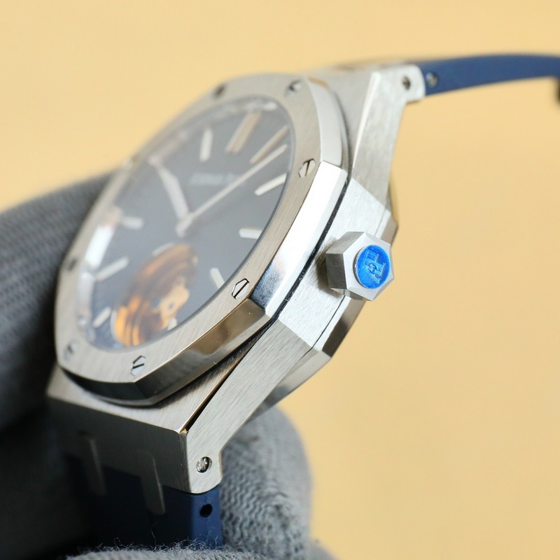 Audemars Piguet Royal Oak 2025 with Imported Silicone Strap for Enhanced Comfort-5