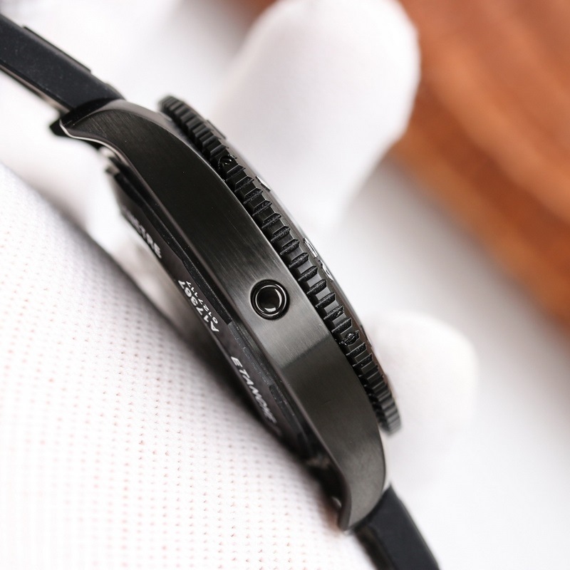 Breitling Superocean Series Replica Watch Precision and Durability-8