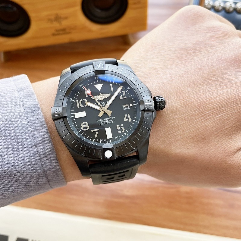 Breitling Avenger Series Automatic 43mm Replica Watch Precision Timepiece-5