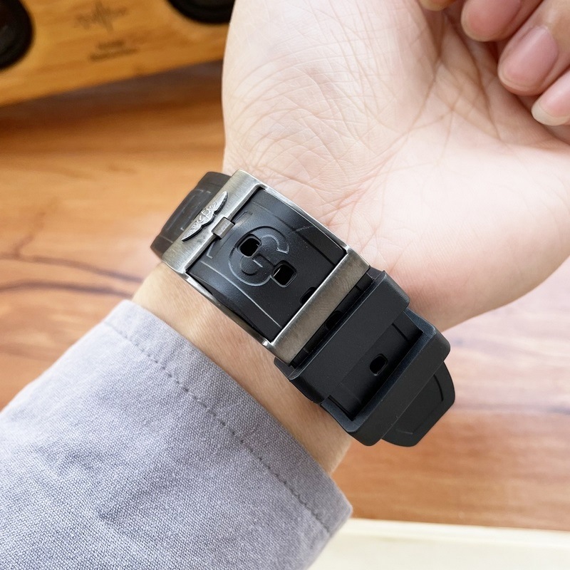 Breitling Avenger Series Automatic 43mm Replica Watch Precision Timepiece-8