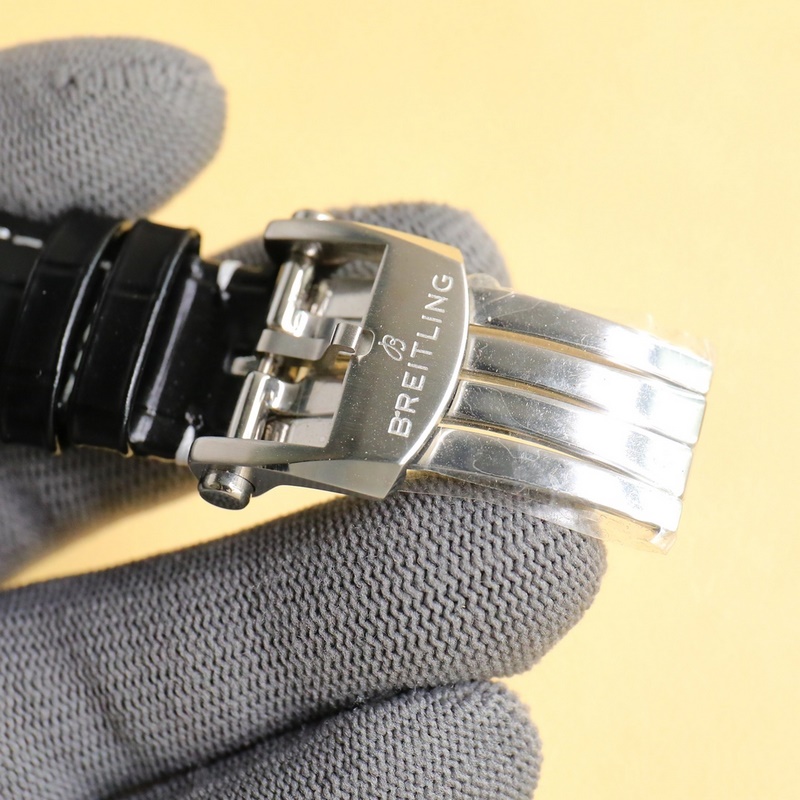 Breitling Navitimer 70th Anniversary Bold Colors and Iconic Design-7