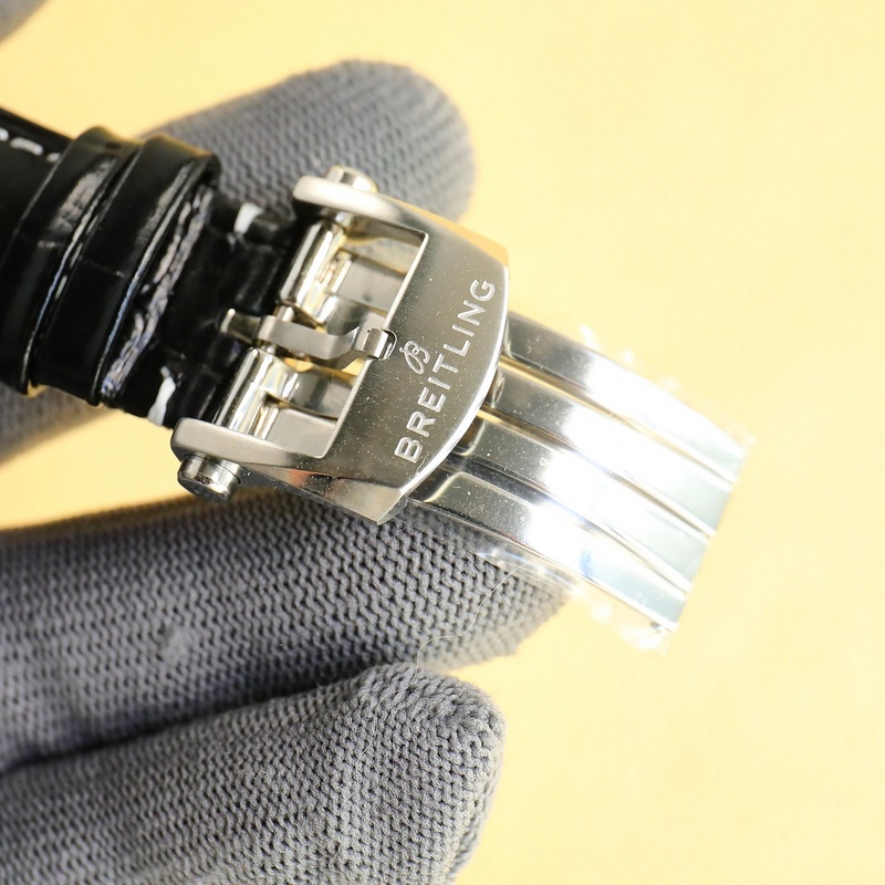 Breitling Navitimer 70th Anniversary Aviation Replica Watch Bold Colors&Quality-6