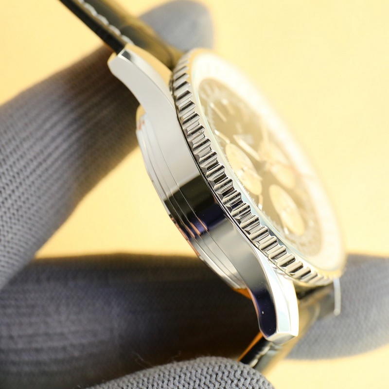 Breitling Navitimer 70th Anniversary Aviation Replica Watch Bold Colors&Quality-7