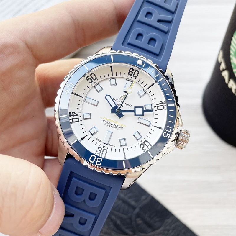 Breitling Superocean Series Elegant Bold Design High-Quality Features-3