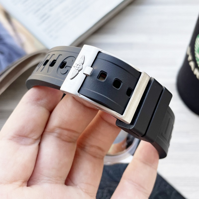 Breitling Superocean Series Elegant Bold Design High-Quality Features-8