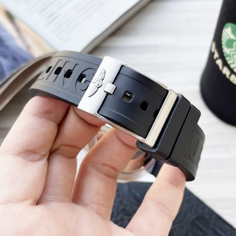 Breitling Superocean Series Exquisite Aesthetics and Commanding Presence-7