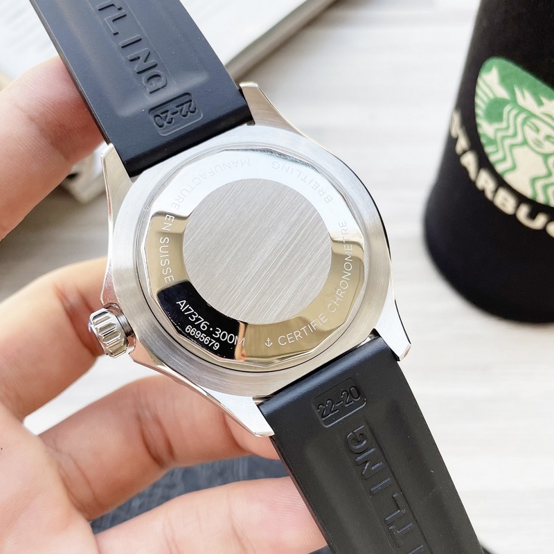 Breitling Superocean Series Exquisite Aesthetics and Commanding Presence-8