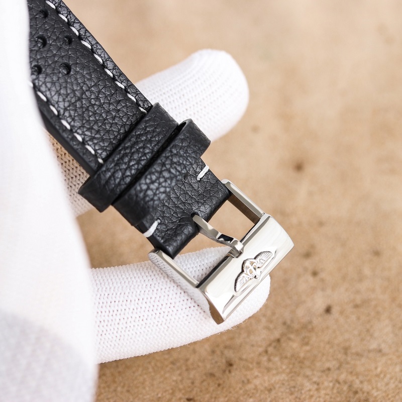 Breitling Navitimer Boldly Redefined Classic Chronograph-6