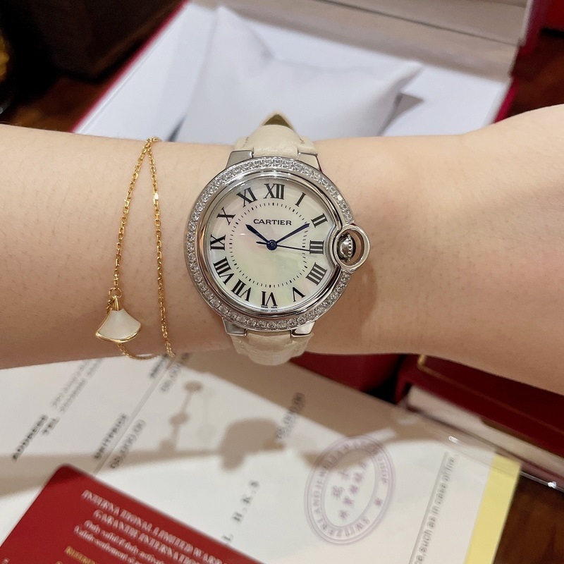 Cartier Ballon Bleu 33mm Replica Watch Elegant Swiss Timepiece-2