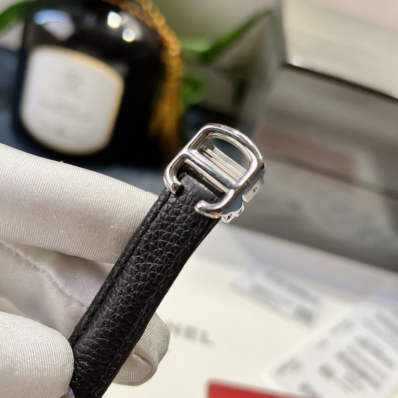 Cartier Tank AmEricaine Small Replica Watch Elegant American Design-8