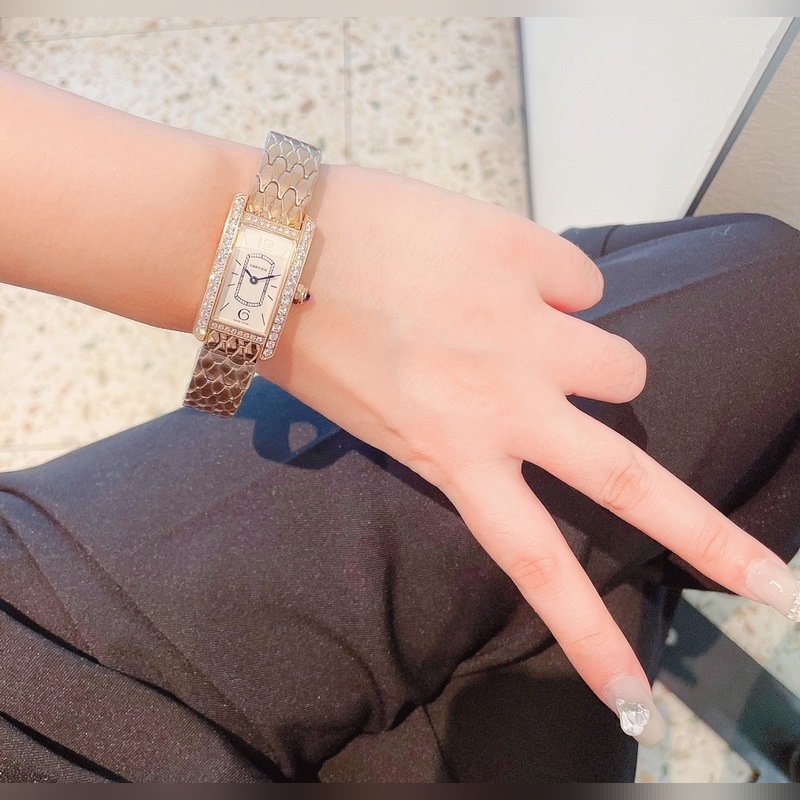 Cartier Tank AmEricaine Small Replica Watch Elegant Timepiece-7