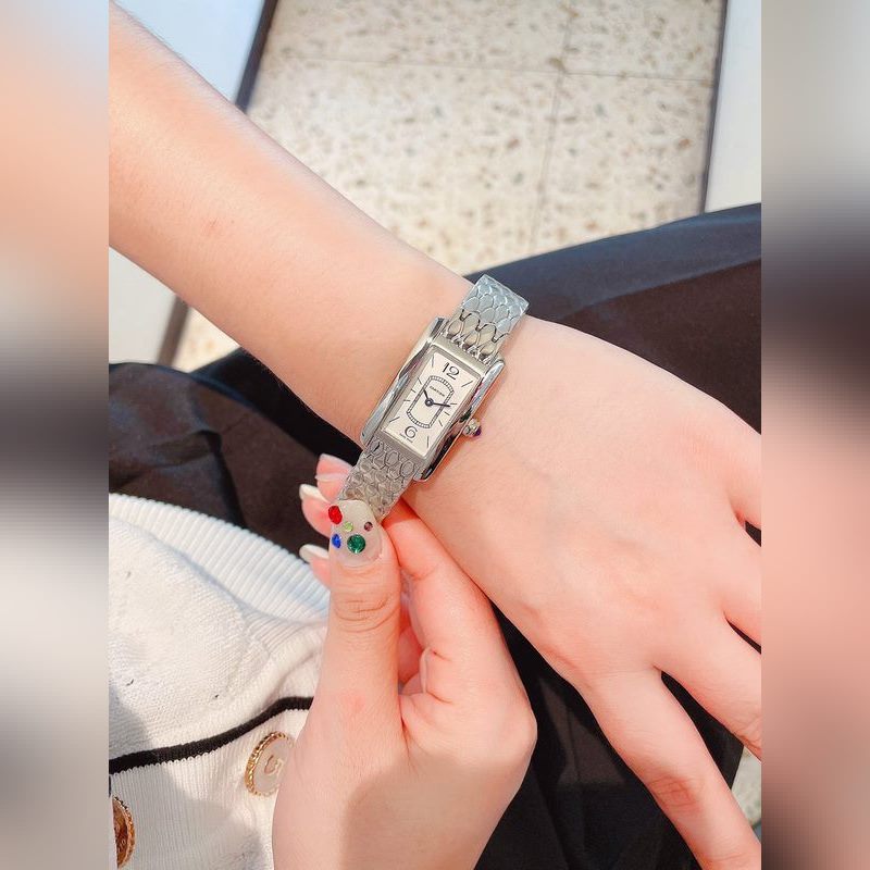 Cartier Tank AmEricaine Small Replica Watch Elegant Design Quality Craftsmanship-8