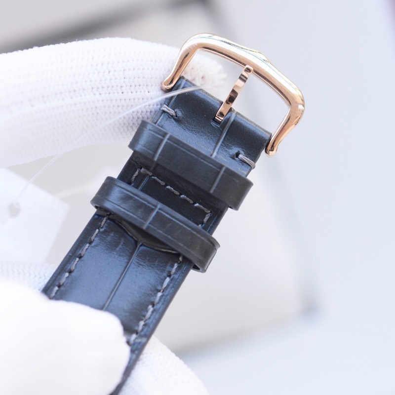 Cartier Santos-Dumont Replica Watch Luxury Timepiece Elegant Design-7