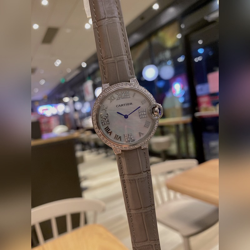 Cartier Ballon Bleu Two-Hand Pearl MOP Dial Luxury Elegant Replica Watch-4