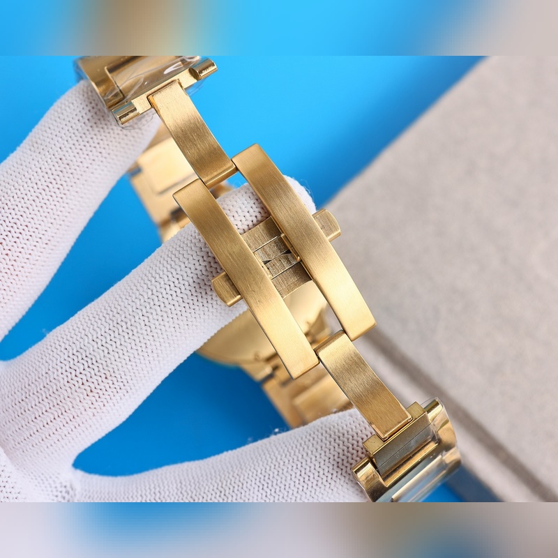 Cartier Ballon Bleu Couple Replica Watch Classic Starry Sky Steel Leather Alligator Options-8