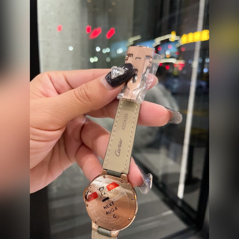 Cartier Ballon Bleu 33mm Quartz Replica Watch Exquisite Craftsmanship Traditional Three-Hand Design-5