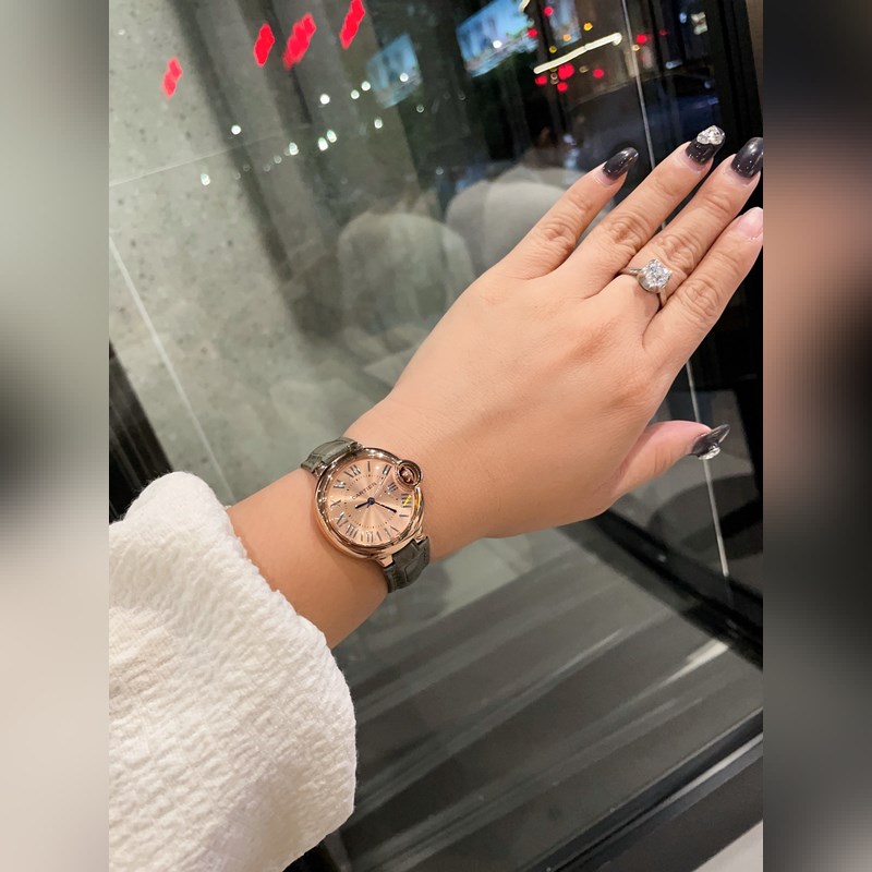 Cartier Ballon Bleu 33mm Quartz Replica Watch Exquisite Craftsmanship Traditional Three-Hand Design-6